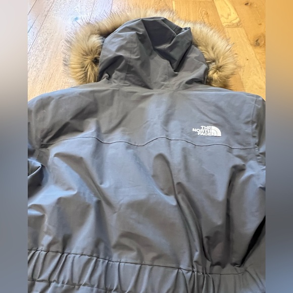 Authentic Northface women’s artic parka with down fill like brand new XL - Picture 9 of 10
